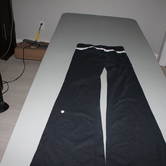 Black Lululemon Athletic Pants Size 6 or 8 ? - Picture 4 of 6